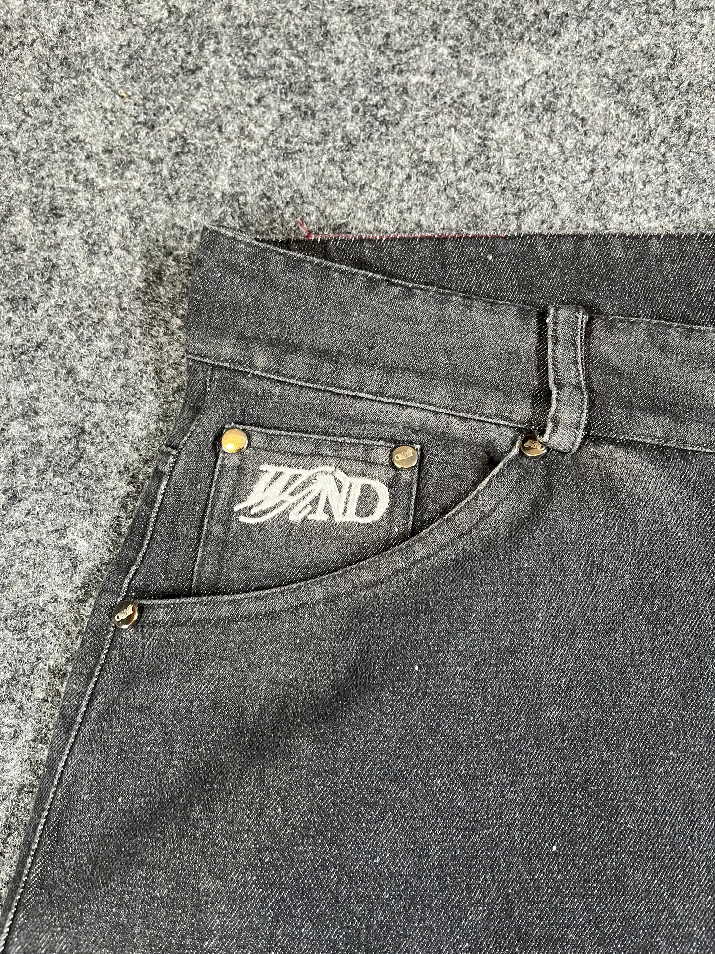 WAND DENIM JEANS يحرك السوق