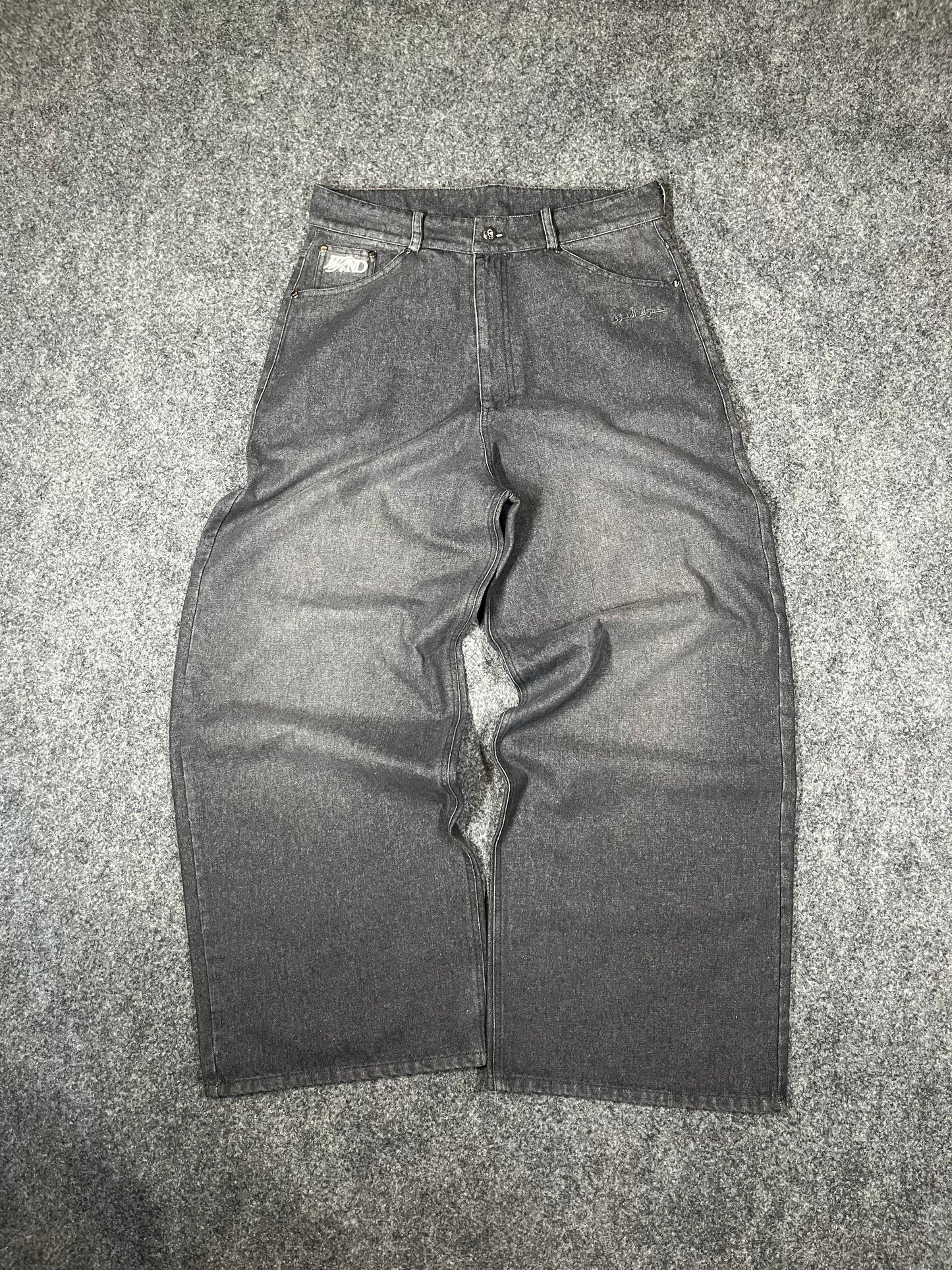 WAND DENIM JEANS يحرك السوق