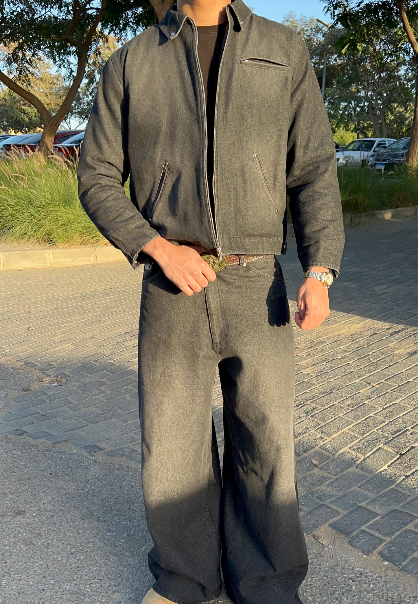 FULL DENIM SET يحرك السوق