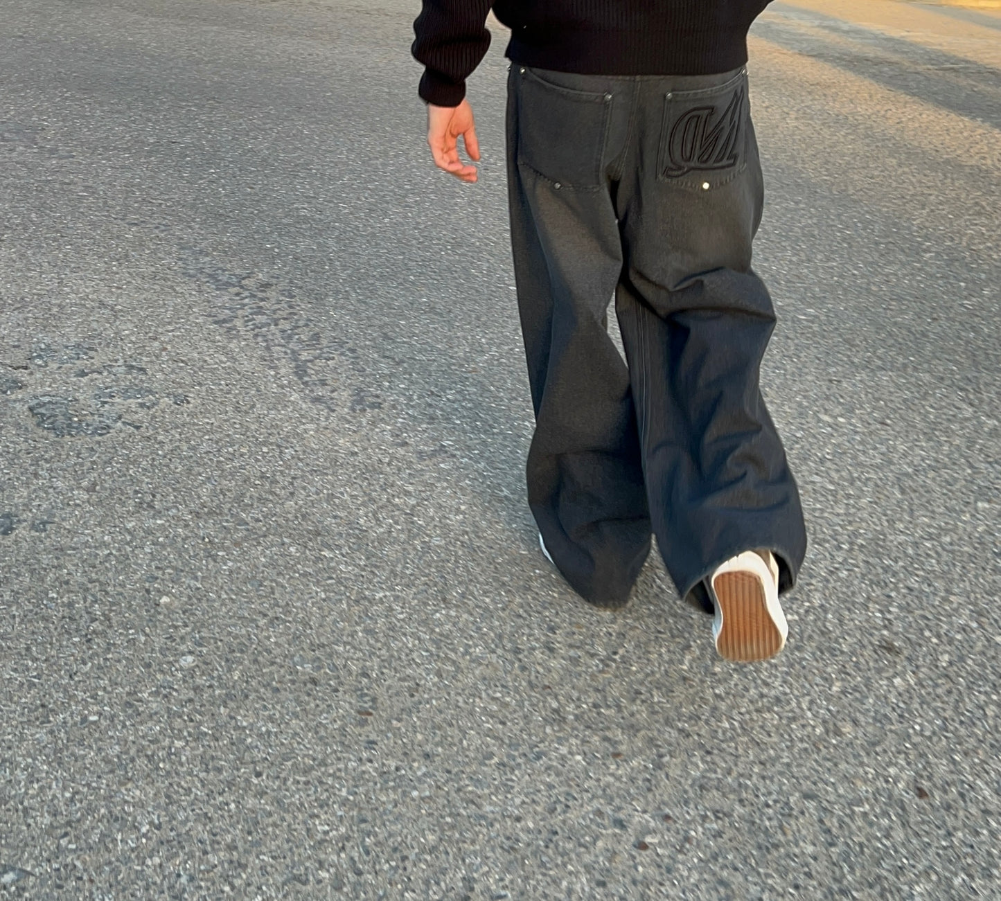 WAND DENIM JEANS يحرك السوق