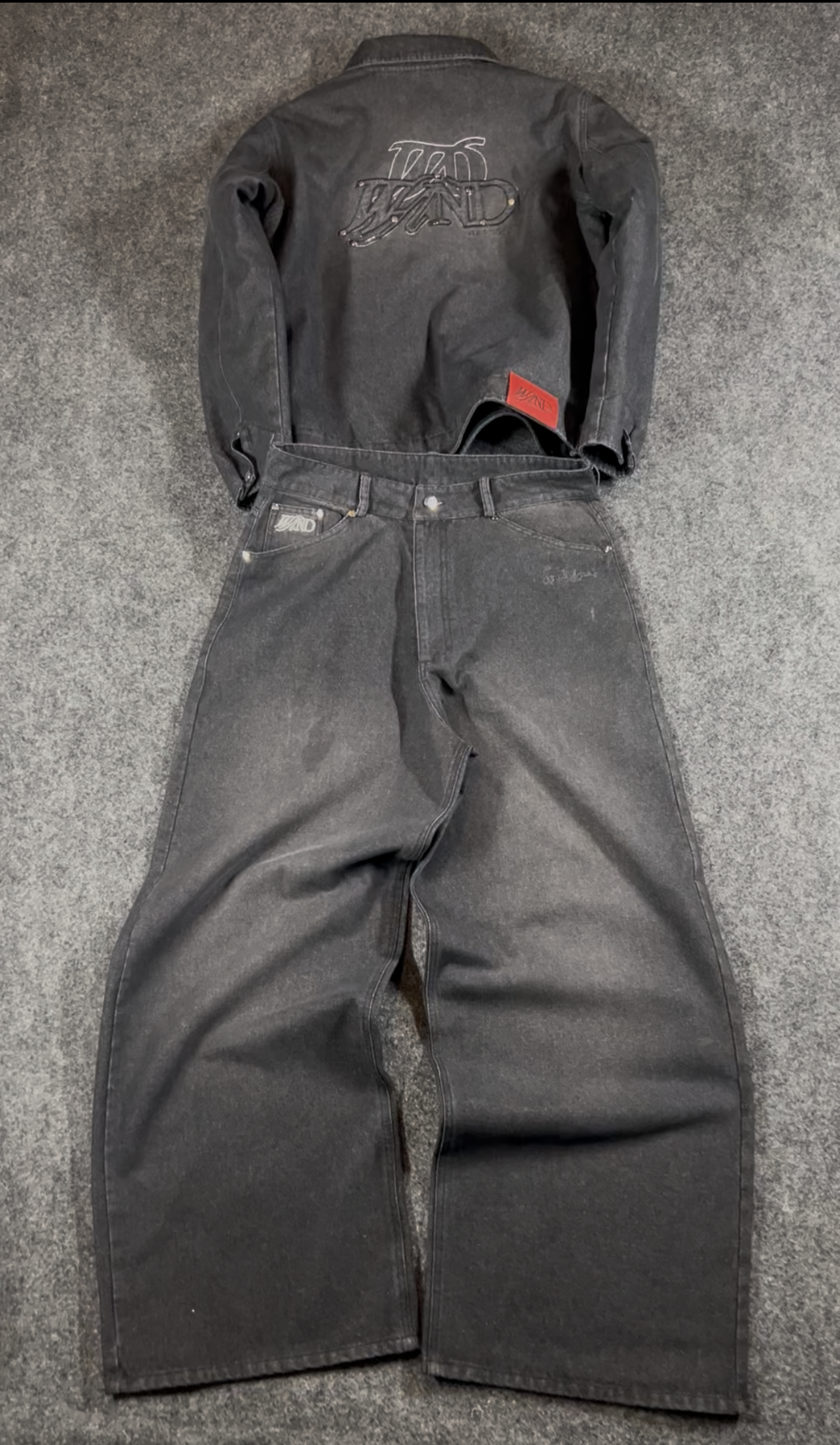 FULL DENIM SET يحرك السوق